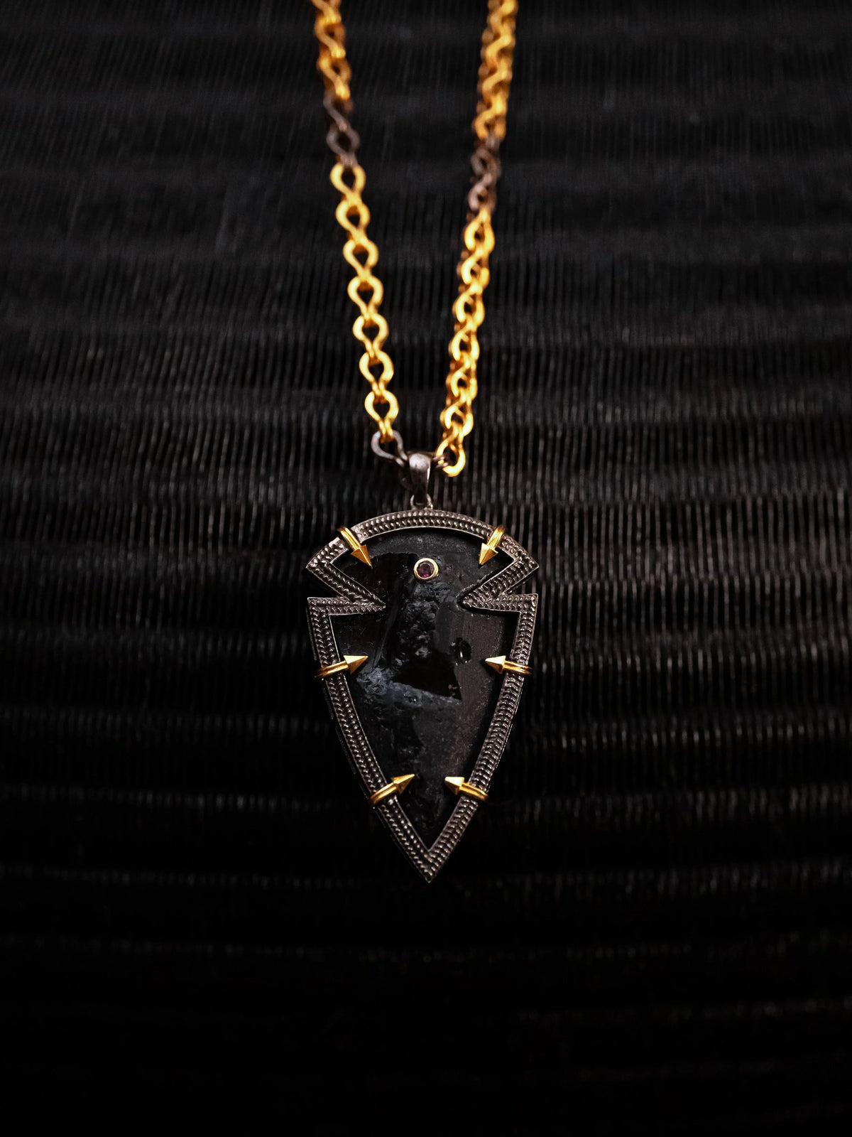 Fortis (Grande): Obsidian & Garnet