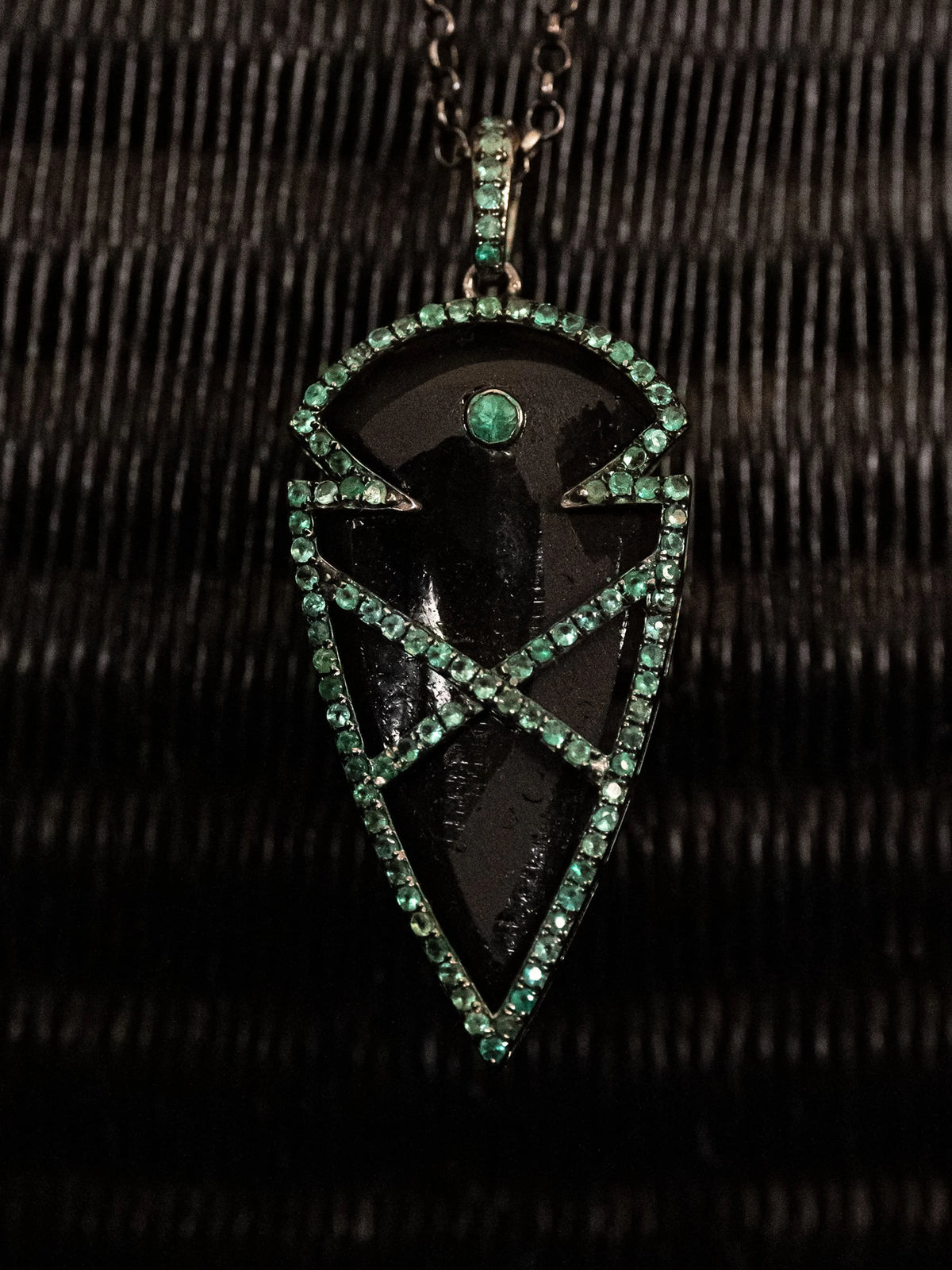 Luxana : Obsidian & Emeralds