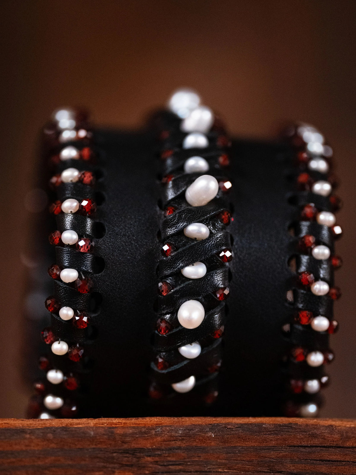 Triptych XI : Garnets + pearls (medium)