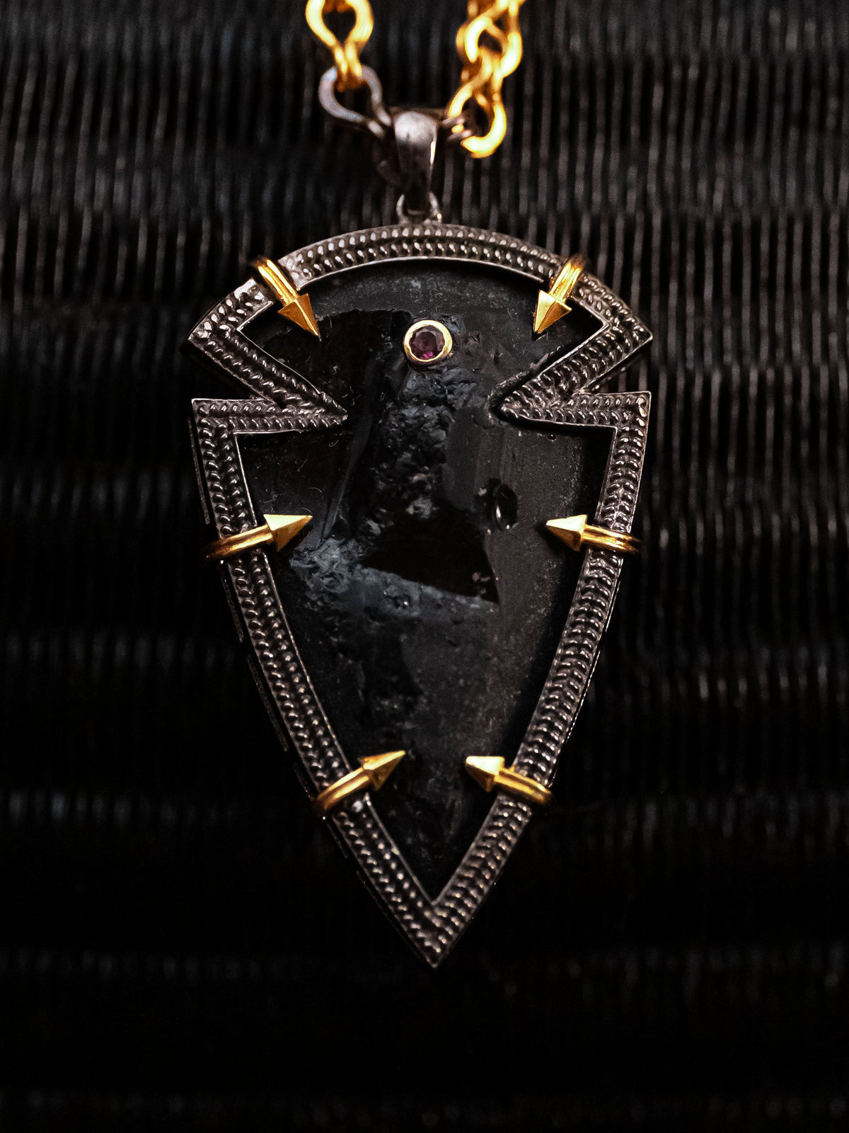 Fortis (Grande): Obsidian & Garnet